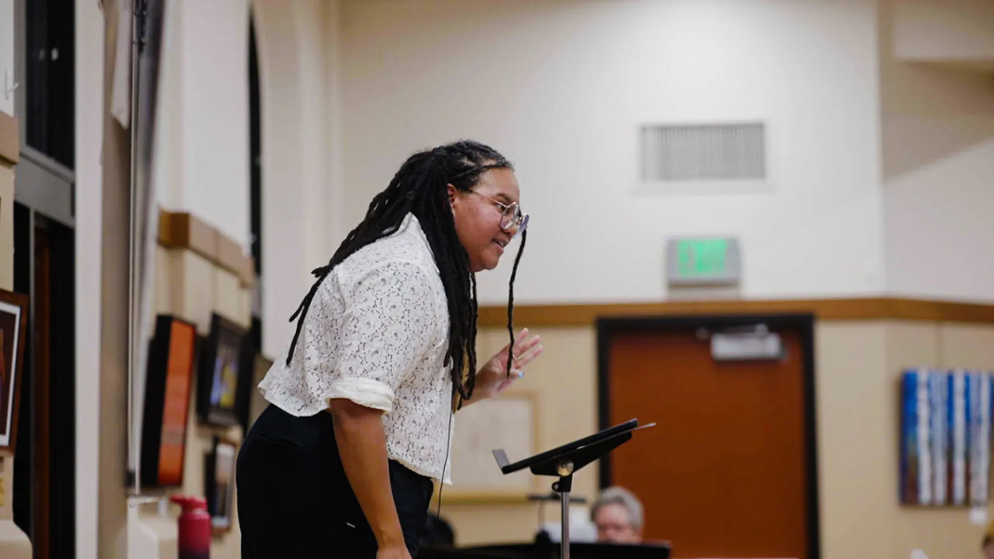 Waigwa leading the choir 16x9