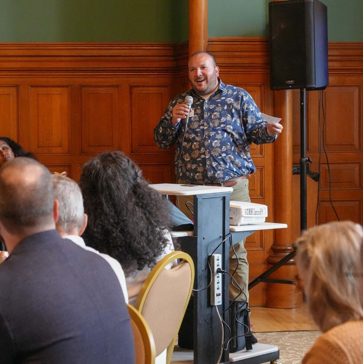 Alfonso Wenker speaking to a group of donors