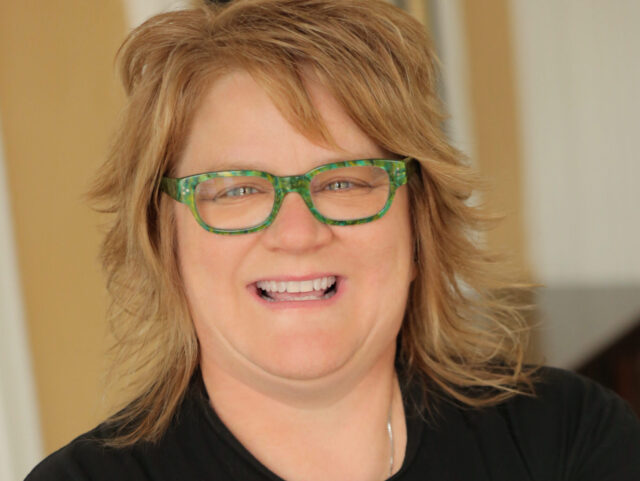 Nancy Lyons headshot